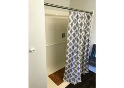 Avamere at Mountain Ridge Apartment Bathroom Shower